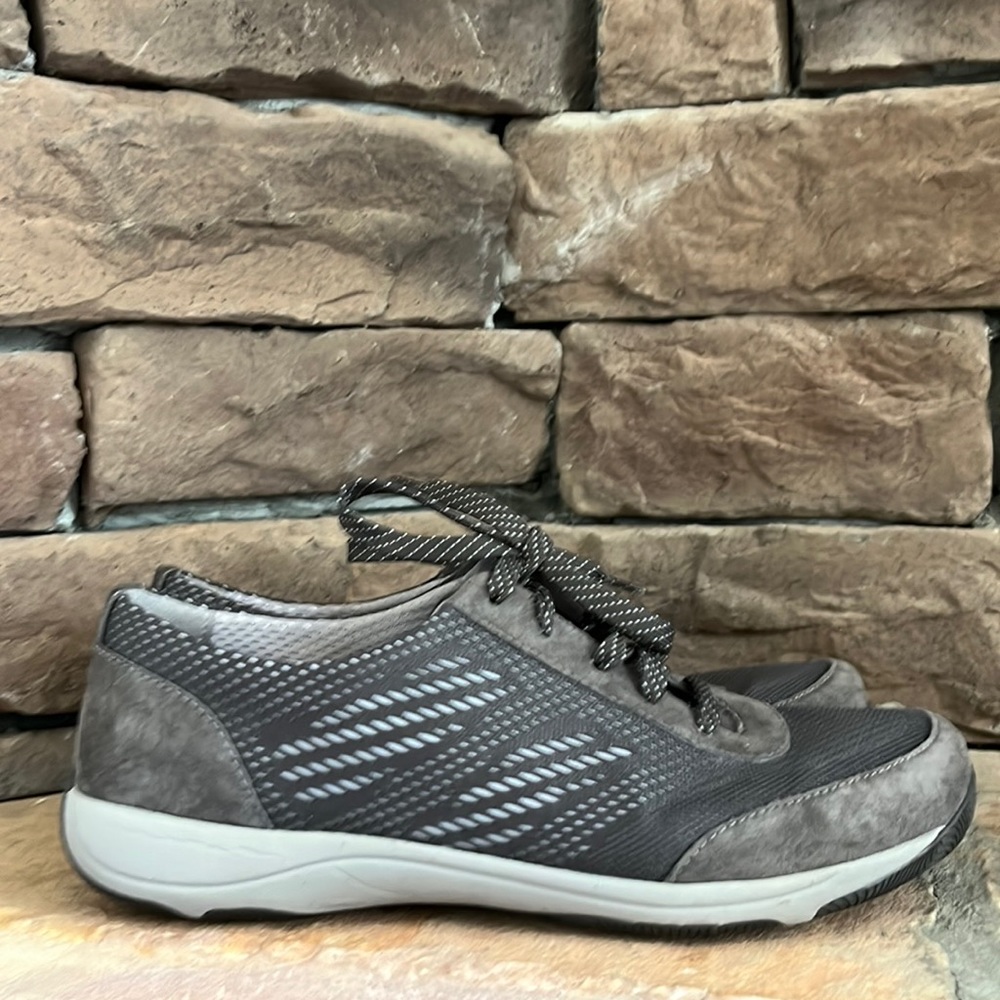 Dansko Hayes Gray Suede & Mesh Casual Sneaker / SZ 40 or 9.5-10